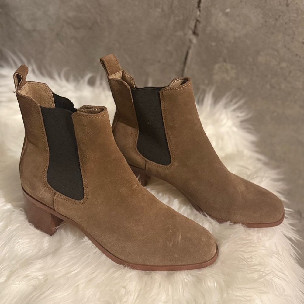 Women’s Steve Madden Suede boots. Size 11M, color Brown